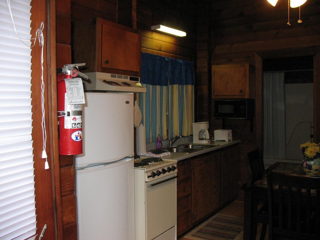 Forest Lake Camping Resort Lakefront Cabin 8 Advance Exterior foto